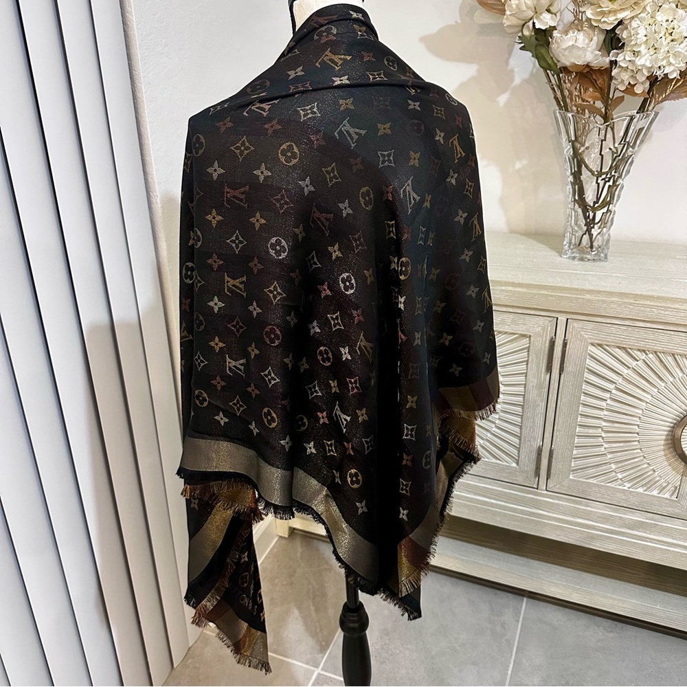 New LOUIS VUITTON LTDE So Shine Monogram Shawl - Picture 7 of 9